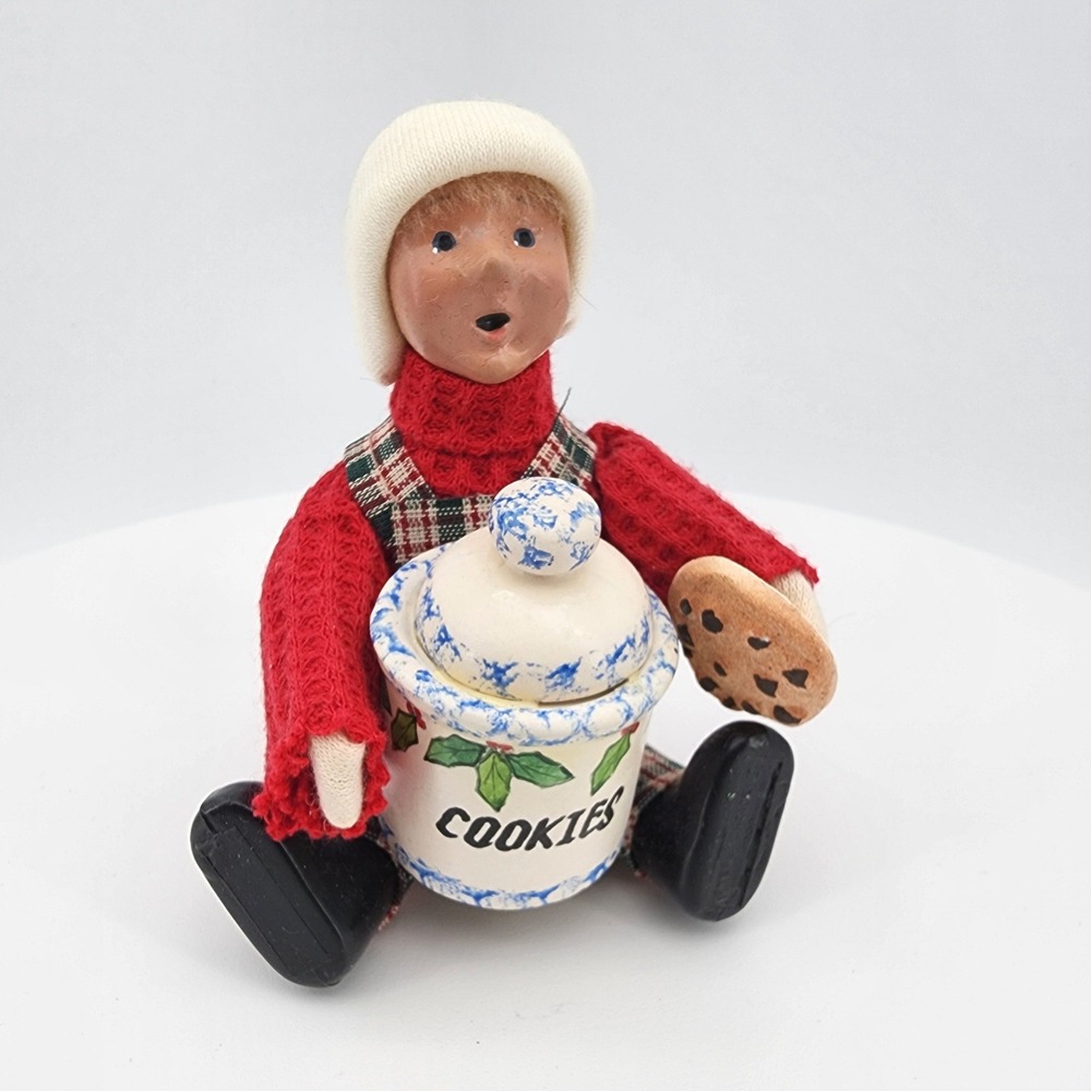 Byers Choice Caroler Boy With Cookie Jar Red Green Plaid Christmas Decor